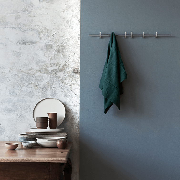 Elegant Chrome Coat Rack - Wandgarderobe verchromt, minimalist scandinavian design by Moebe - NAVE shop - online concept store