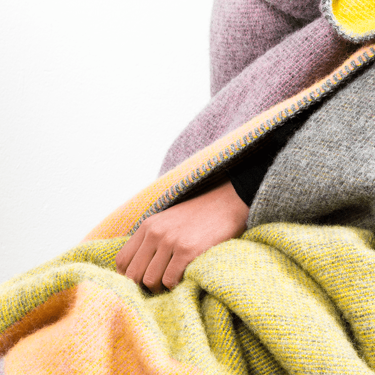 Konstructiv Wool Blanket by Michele Rondelli; Bauhaus Design, Wolldecke, wool blanket, designer blankets, Nave Shop, online concept store