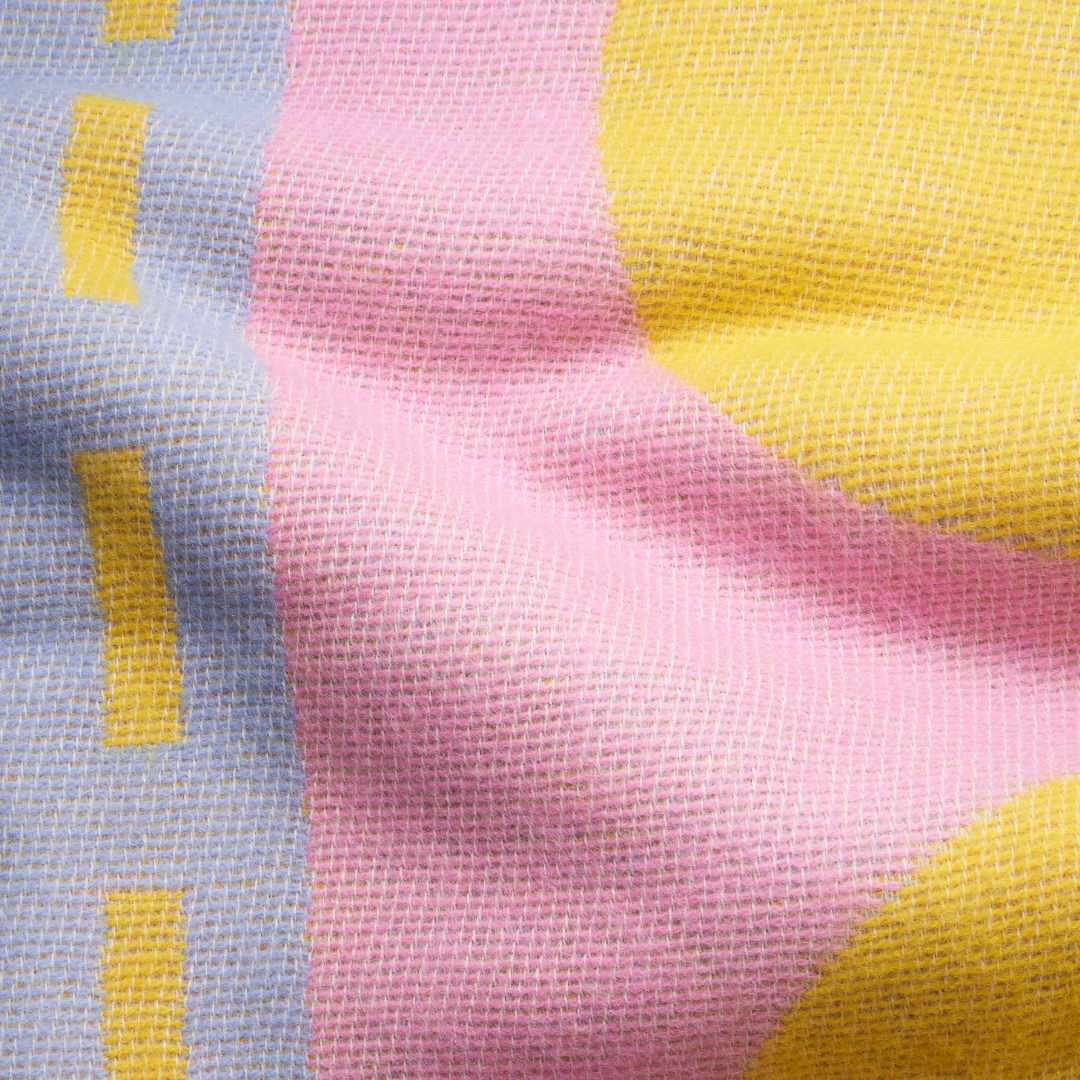 Wool blanket "Post It" design by Sophie Probst for ZigZagZürich, geometric pastel design in New Zealand wool woven in Italy, close-up